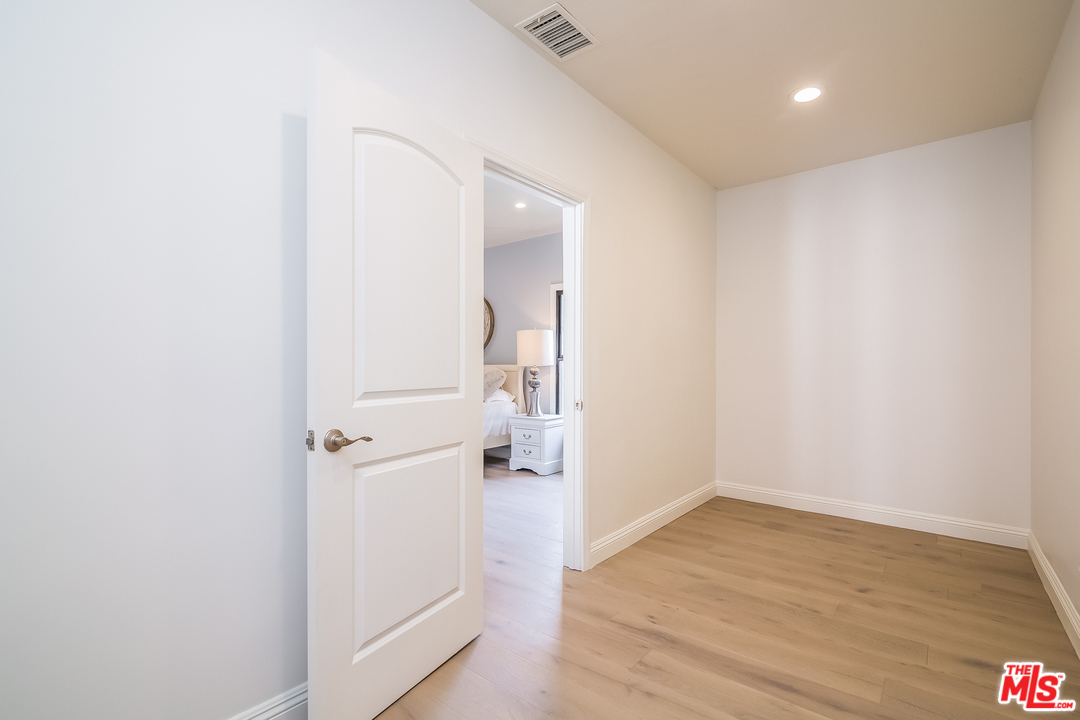 285 South Muirfield Road Los Angeles, CA 90004 - Photo 44 of 53