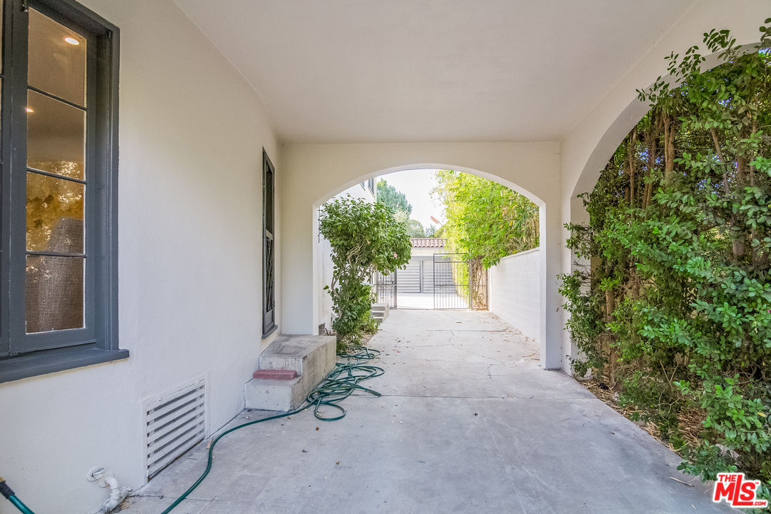 285 South Muirfield Road Los Angeles, CA 90004 - Photo 47 of 53