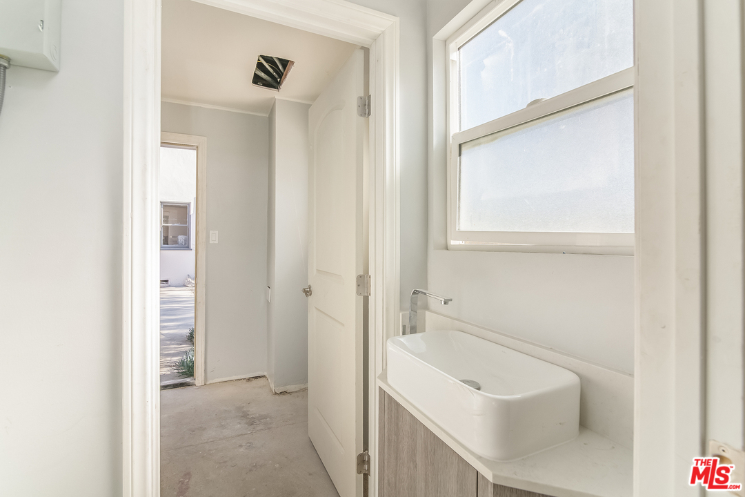 285 South Muirfield Road Los Angeles, CA 90004 - Photo 51 of 53