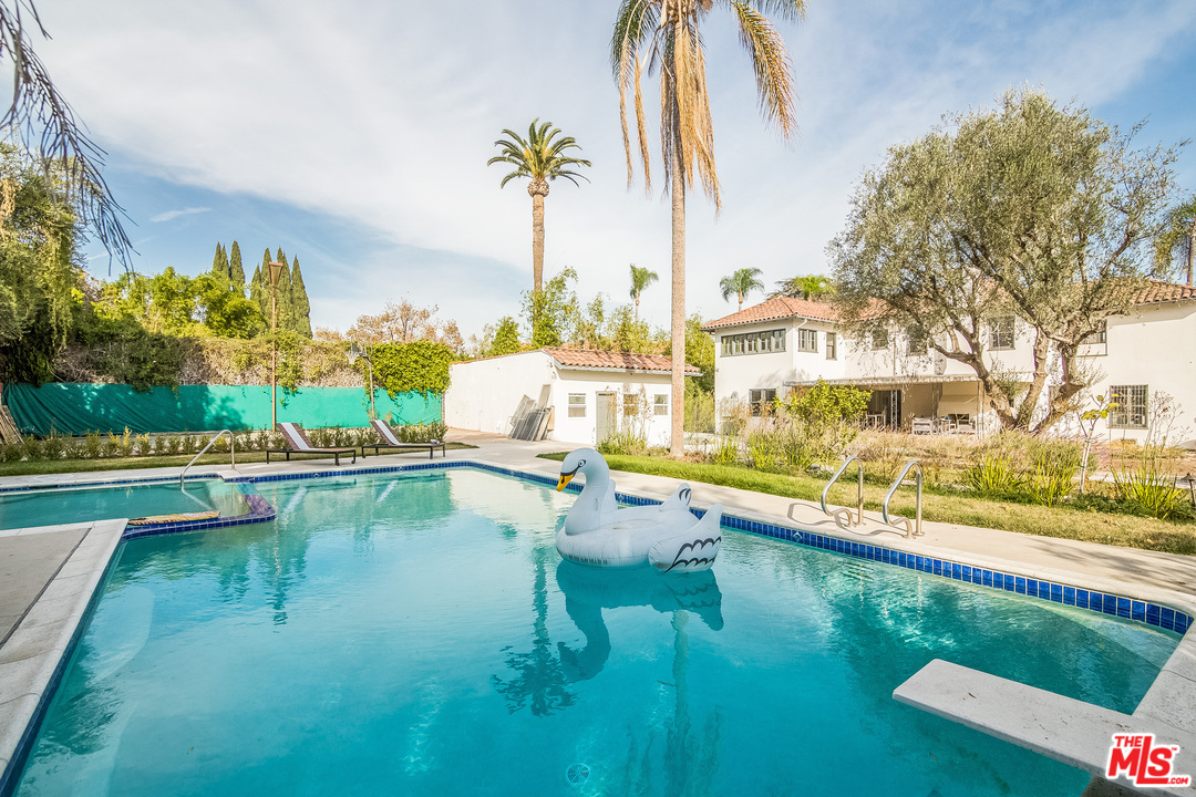 285 South Muirfield Road Los Angeles, CA 90004 - Photo 8 of 53