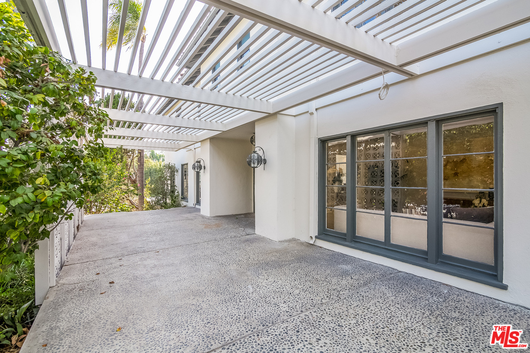 285 South Muirfield Road Los Angeles, CA 90004 - Photo 9 of 53