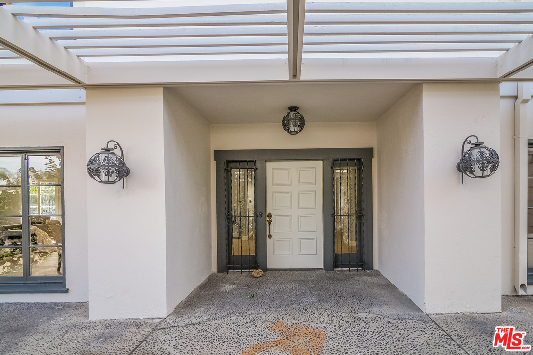 285 South Muirfield Road Los Angeles, CA 90004 - Photo 10 of 53