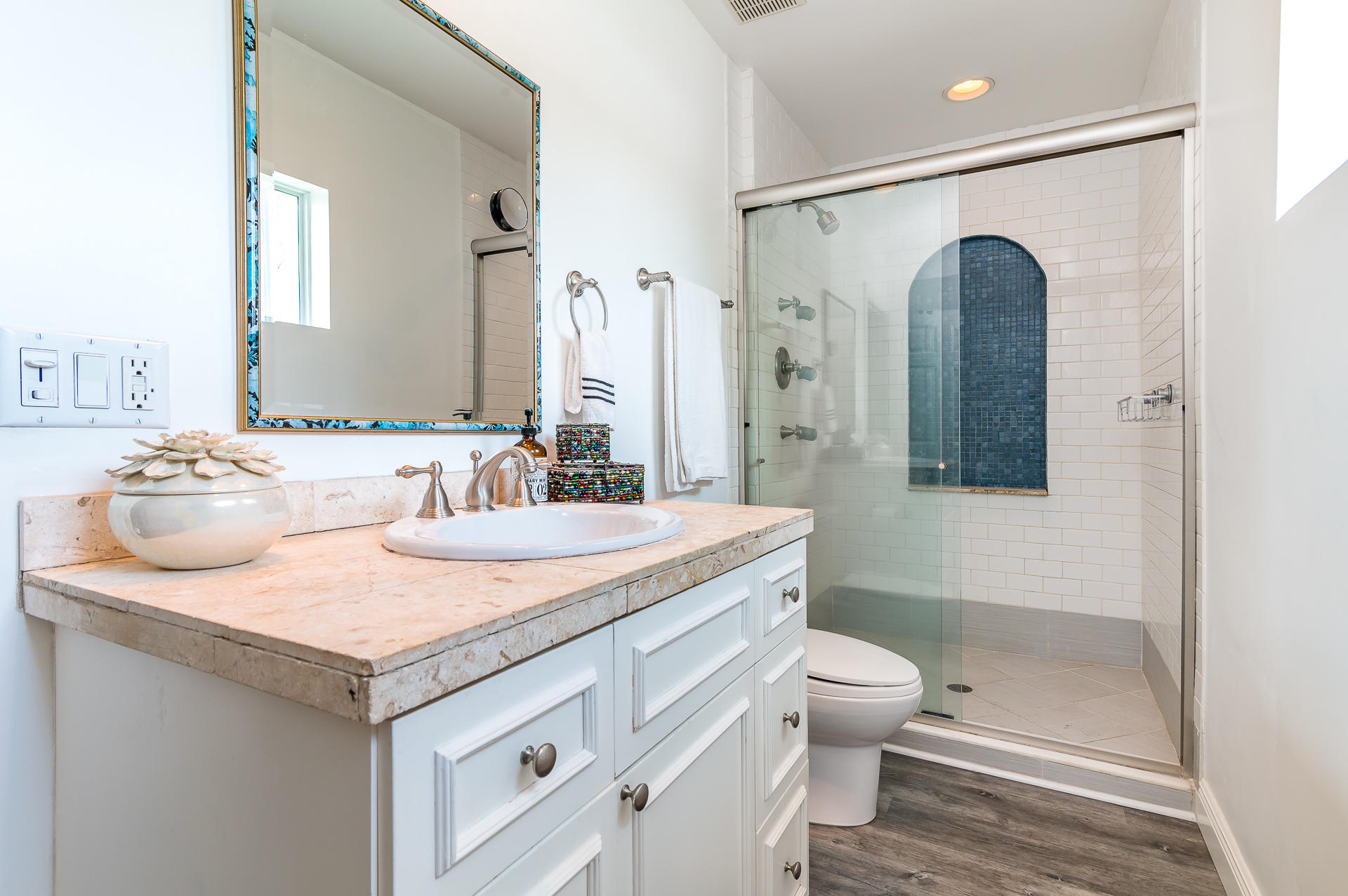 360 Northeast Wavecrest Way Boca Raton, FL 33432 - Photo 15 of 21 Guest Bath