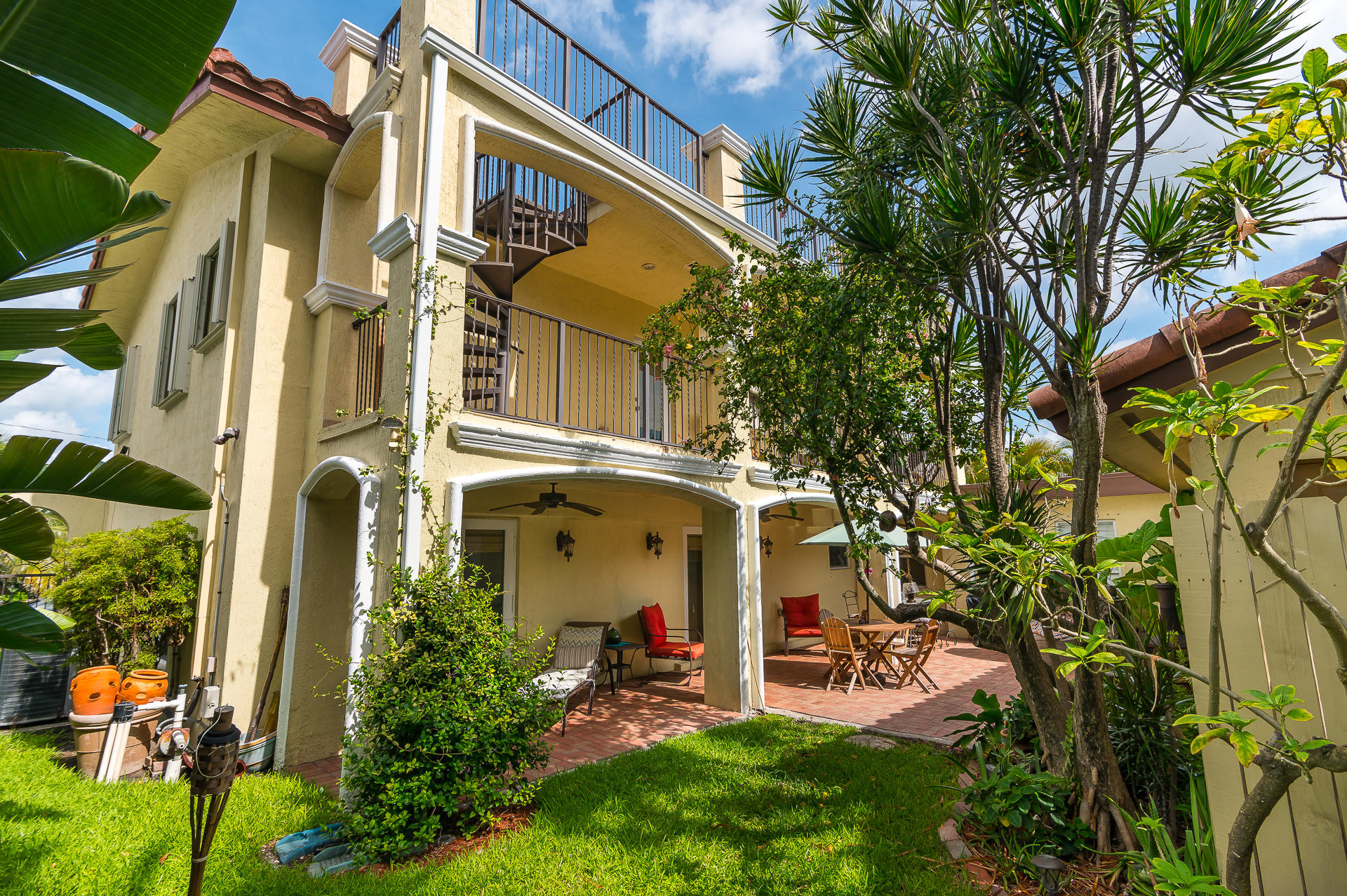 360 Northeast Wavecrest Way Boca Raton, FL 33432 - Photo 17 of 21 Exterior