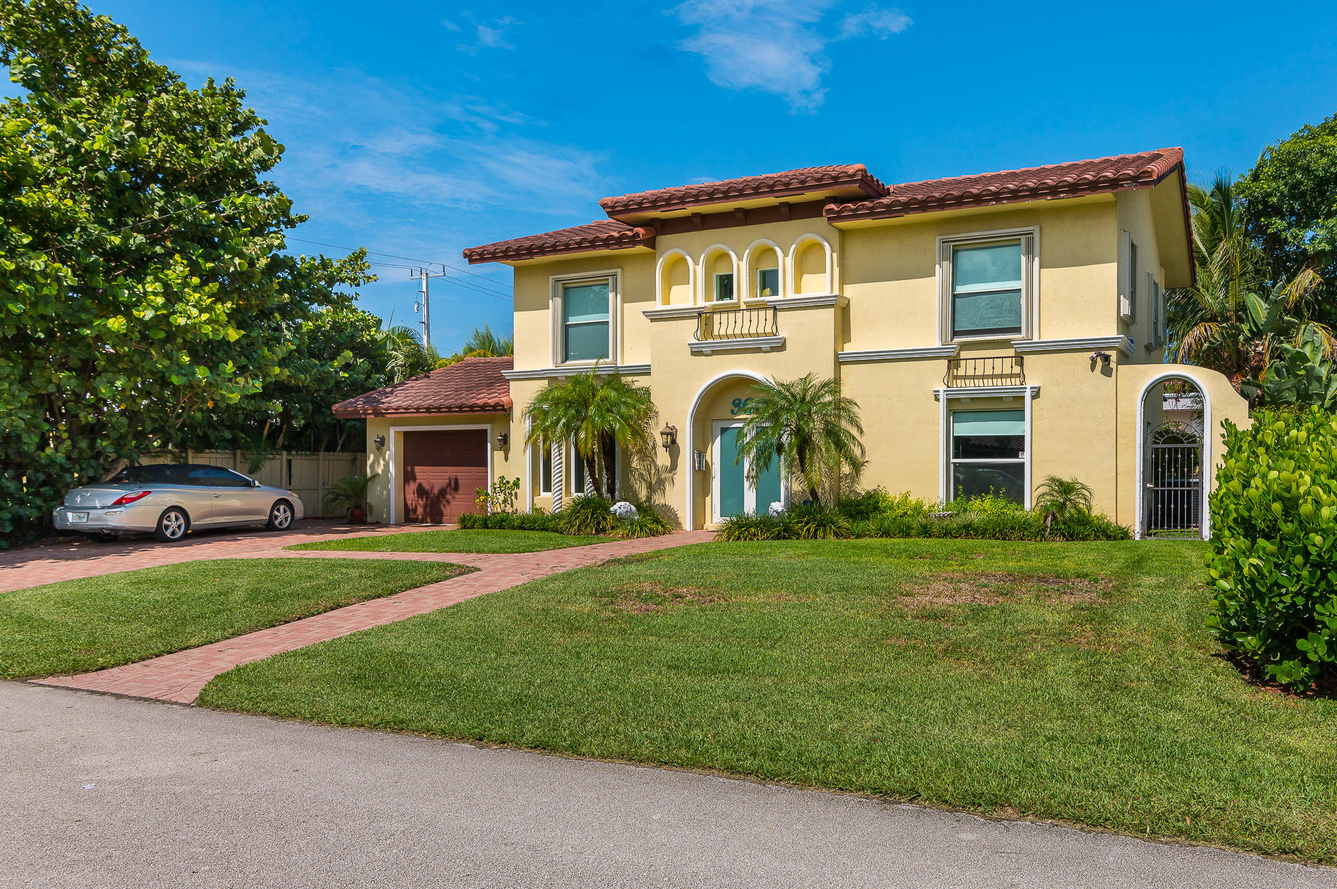 360 Northeast Wavecrest Way Boca Raton, FL 33432 - Photo 3 of 21 Exterior