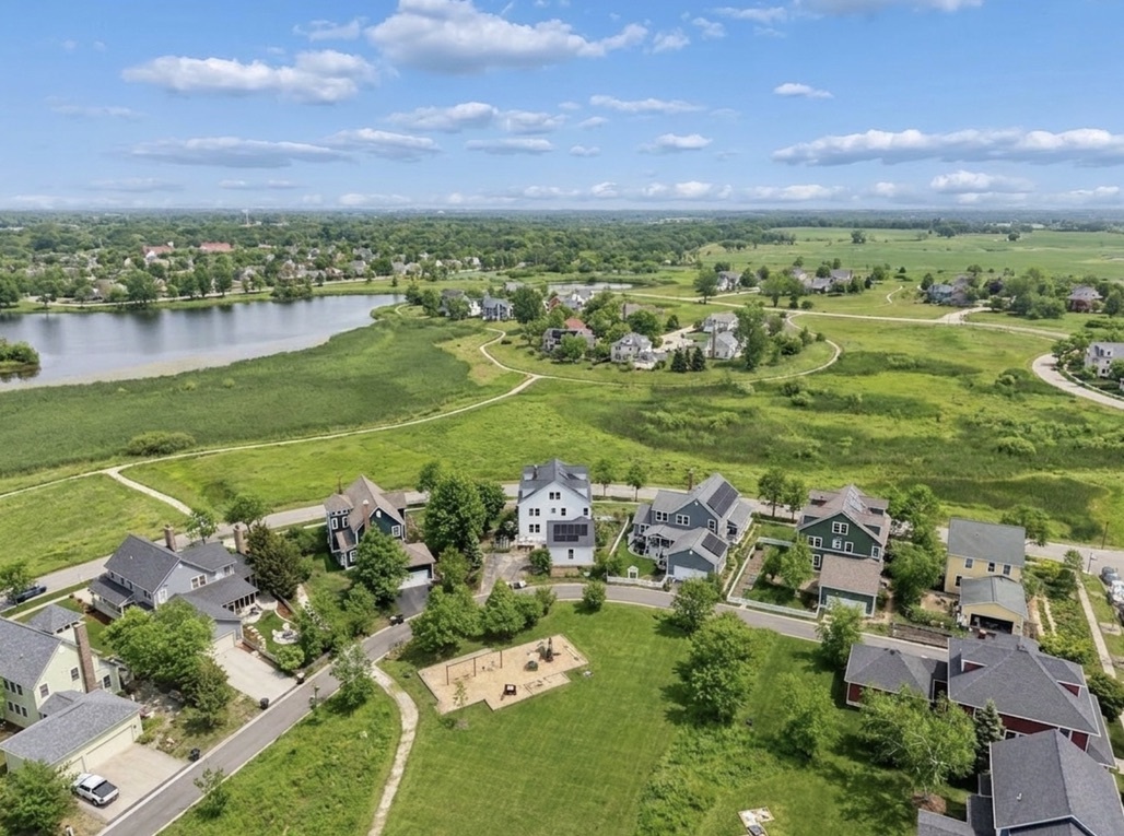860 Blazing Star Road Grayslake, IL 60030 - Photo 5 of 58