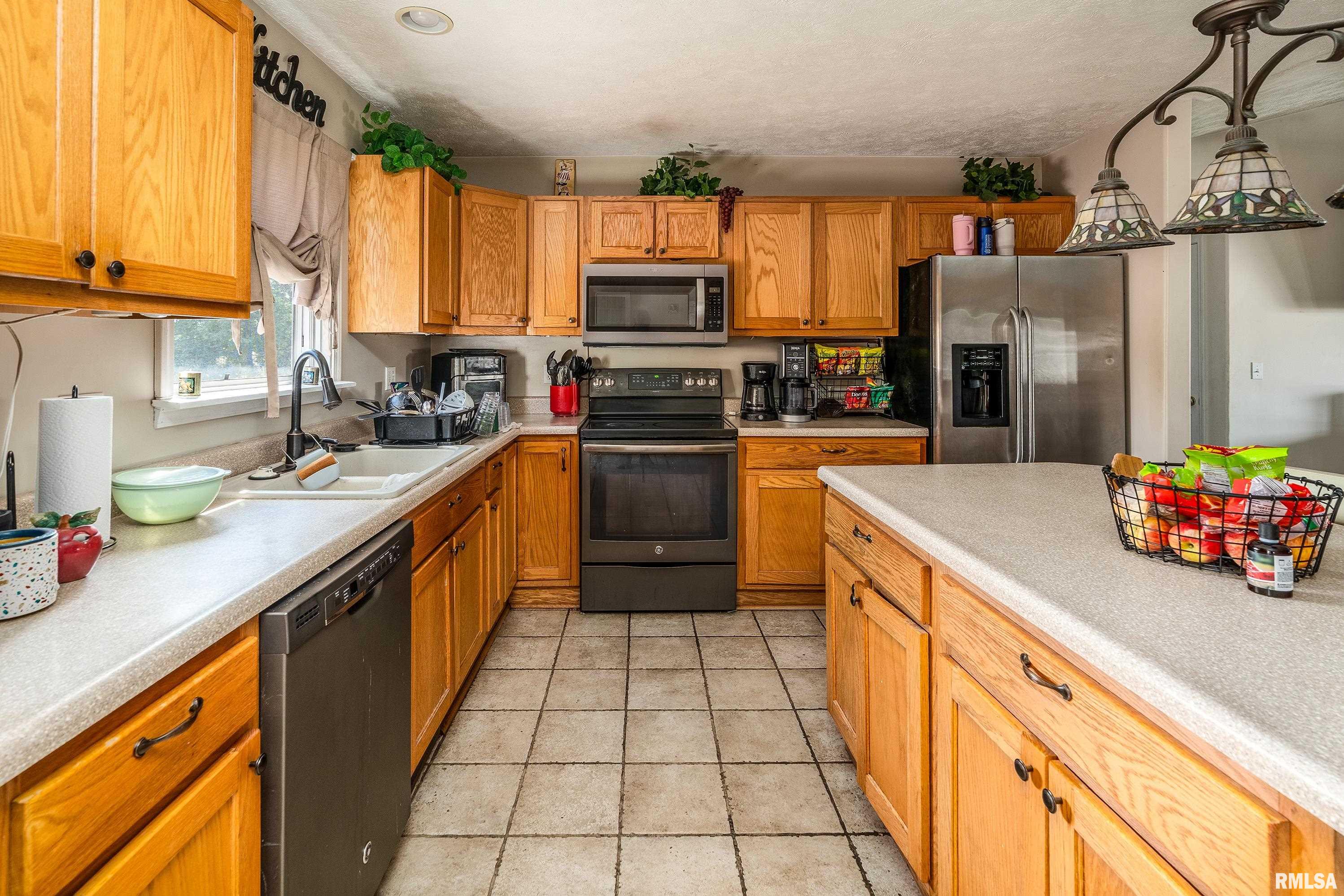 506 Insignia Drive Herrin, IL 62948 - Photo 7 of 38