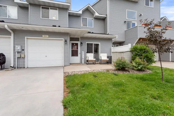 $235,000 | 701 Woodduck Drive, Unit C, Woodbury, MN 55125