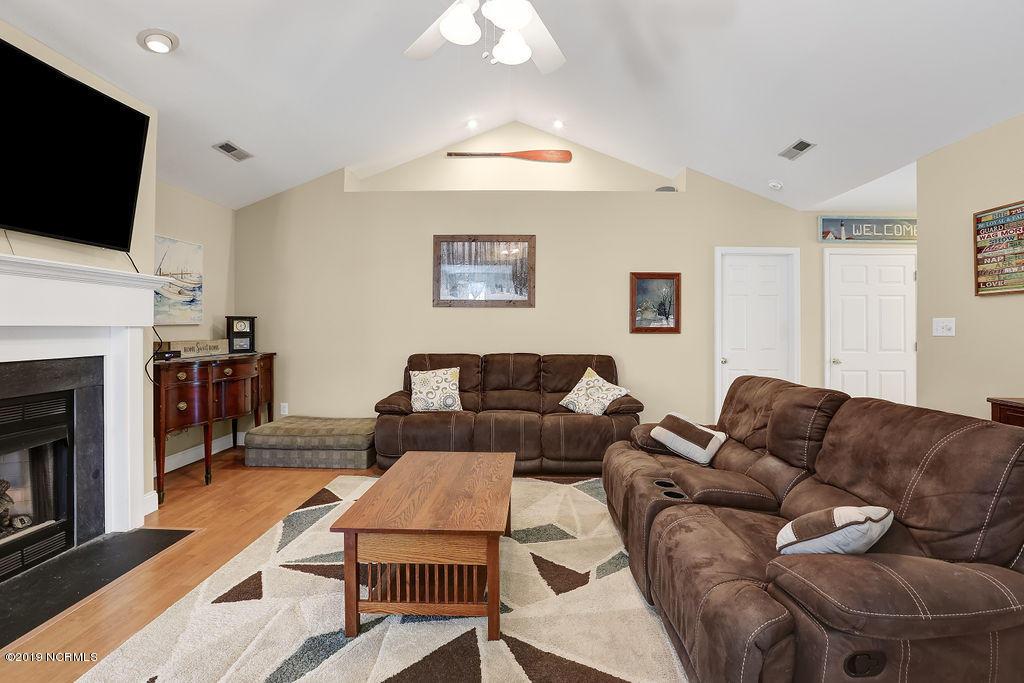 2790 Sloop Point Loop Road Hampstead, NC 28443 - Photo 4 of 23 2790SloopPointLoopRoad-07