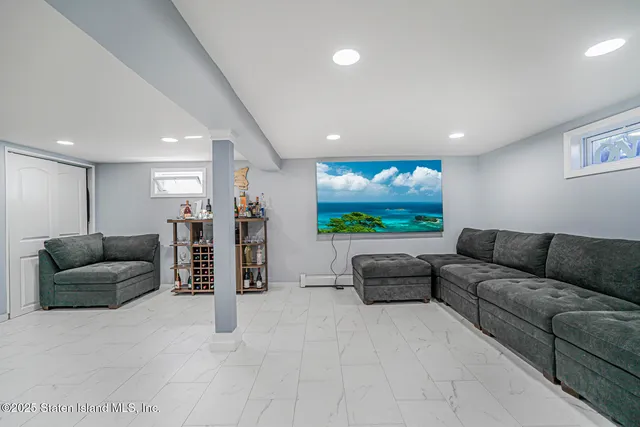 $899,999 | 148 Sturges Street | Castleton Corners