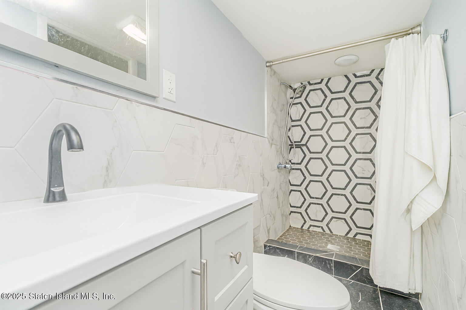 148 Sturges Street Staten Island, NY 10314 - Photo 20 of 27 Photo Sep 21 2025, 8 57 06 PM (2)