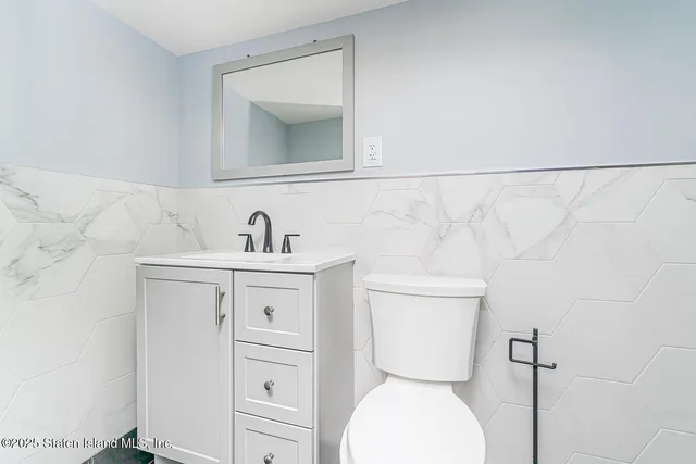 $899,999 | 148 Sturges Street | Castleton Corners