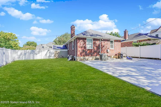 $899,999 | 148 Sturges Street | Castleton Corners