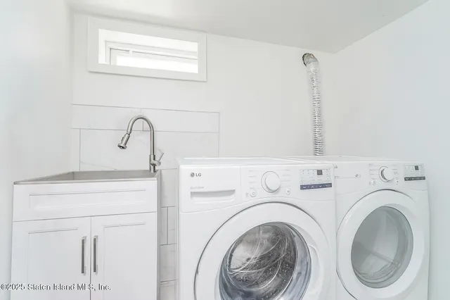 $899,999 | 148 Sturges Street | Castleton Corners