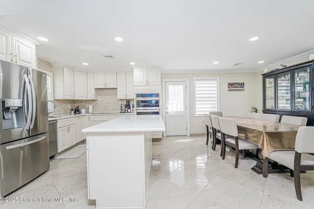 $899,999 | 148 Sturges Street | Castleton Corners