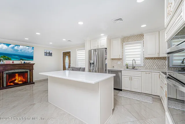 $899,999 | 148 Sturges Street | Castleton Corners