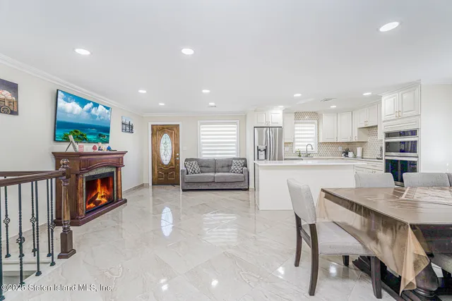 $899,999 | 148 Sturges Street | Castleton Corners