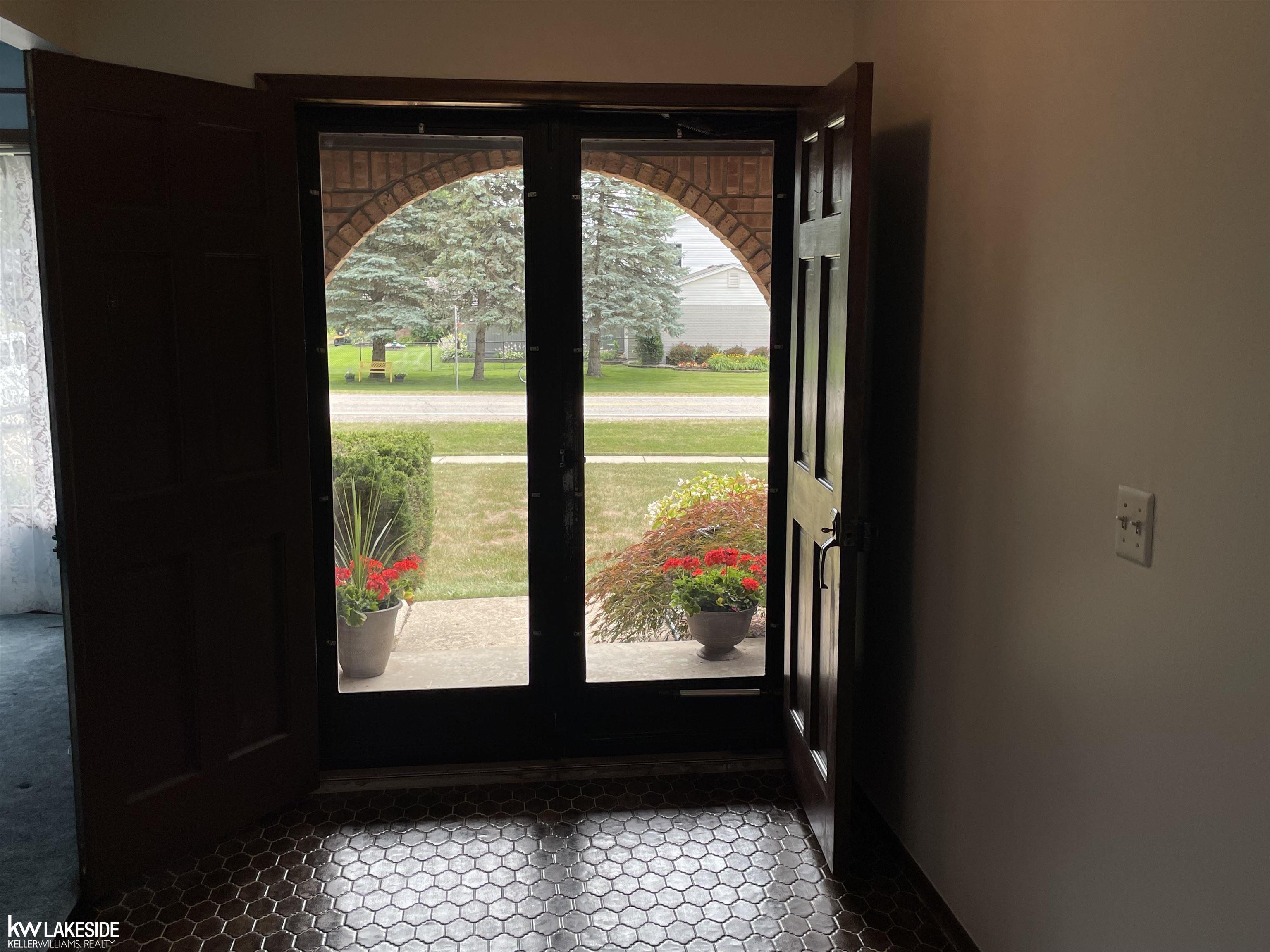 53971 Shelby Road Utica, MI 48316 - Photo 3 of 21 Gallery Image 3