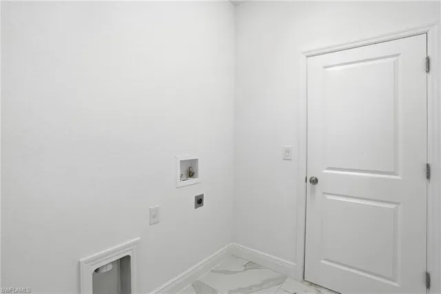 a view of a back yard