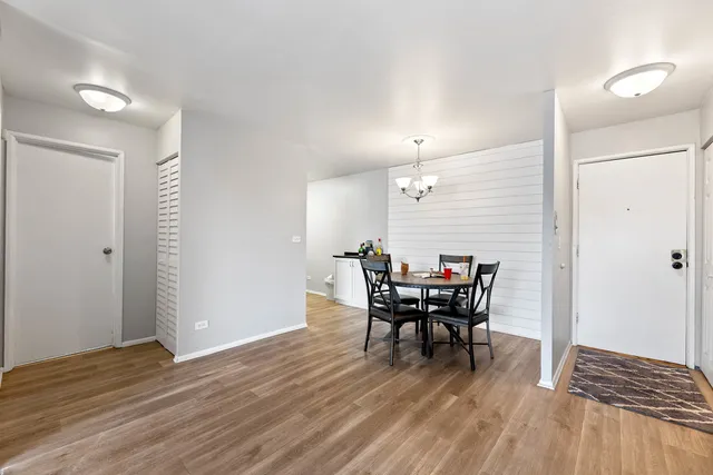 $114,000 | 1227 South Harlem Avenue, Unit 307, Berwyn, IL 60402