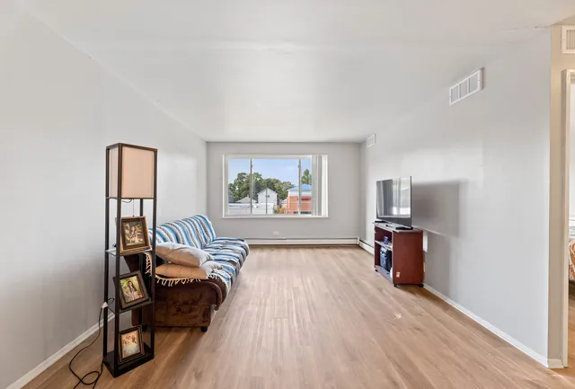 $114,000 | 1227 South Harlem Avenue, Unit 307, Berwyn, IL 60402