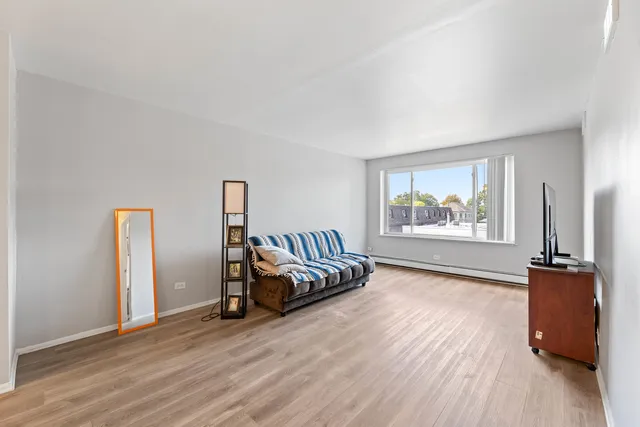 $114,000 | 1227 South Harlem Avenue, Unit 307, Berwyn, IL 60402