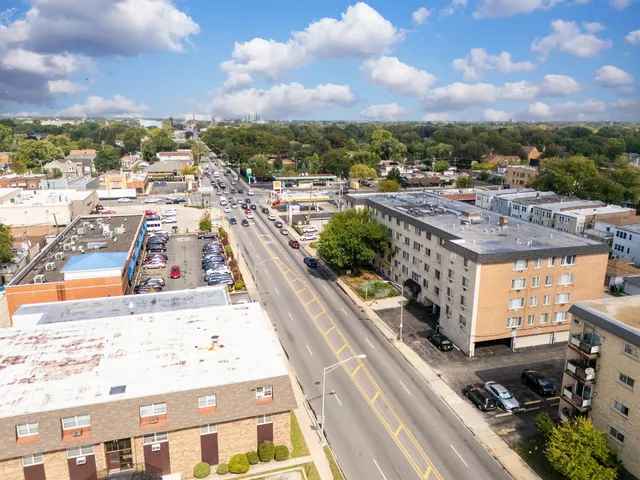 $114,000 | 1227 South Harlem Avenue, Unit 307, Berwyn, IL 60402