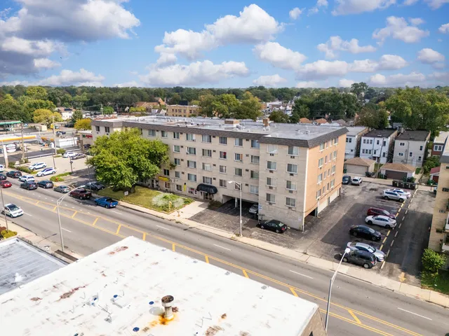 $114,000 | 1227 South Harlem Avenue, Unit 307, Berwyn, IL 60402