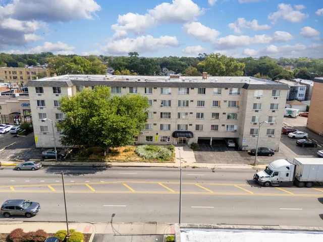 $114,000 | 1227 South Harlem Avenue, Unit 307, Berwyn, IL 60402
