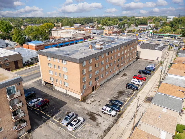 $114,000 | 1227 South Harlem Avenue, Unit 307, Berwyn, IL 60402