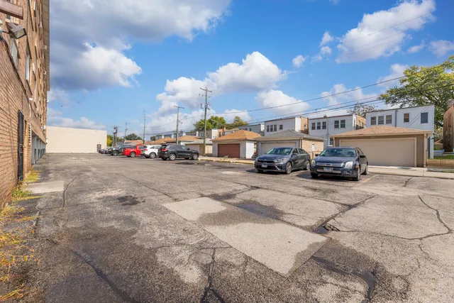 $114,000 | 1227 South Harlem Avenue, Unit 307, Berwyn, IL 60402
