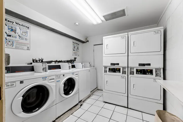 $114,000 | 1227 South Harlem Avenue, Unit 307, Berwyn, IL 60402