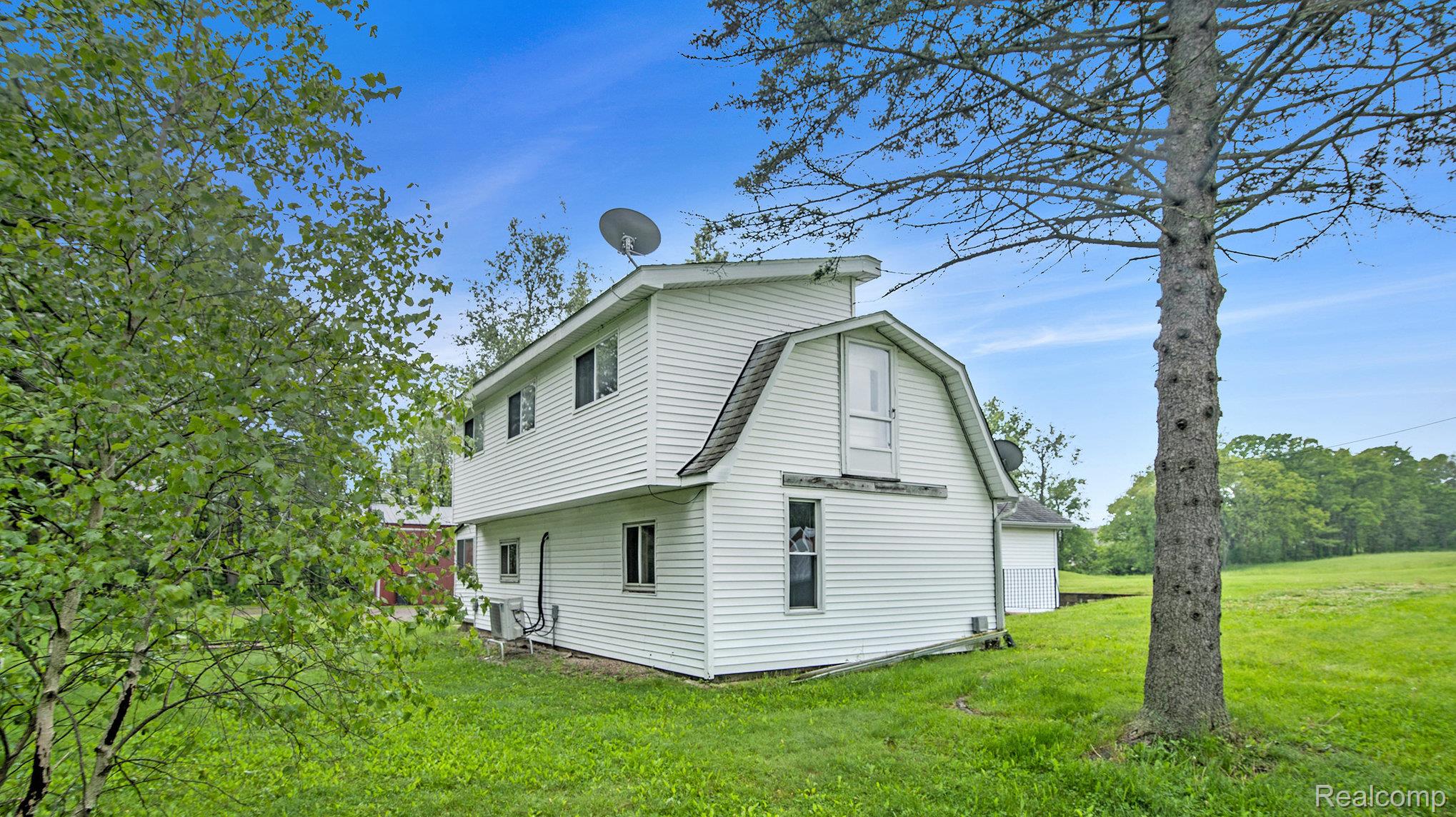 9475 Denton Hill Road Fenton, MI 48430 - Photo 7 of 34 006_file_287.jpg