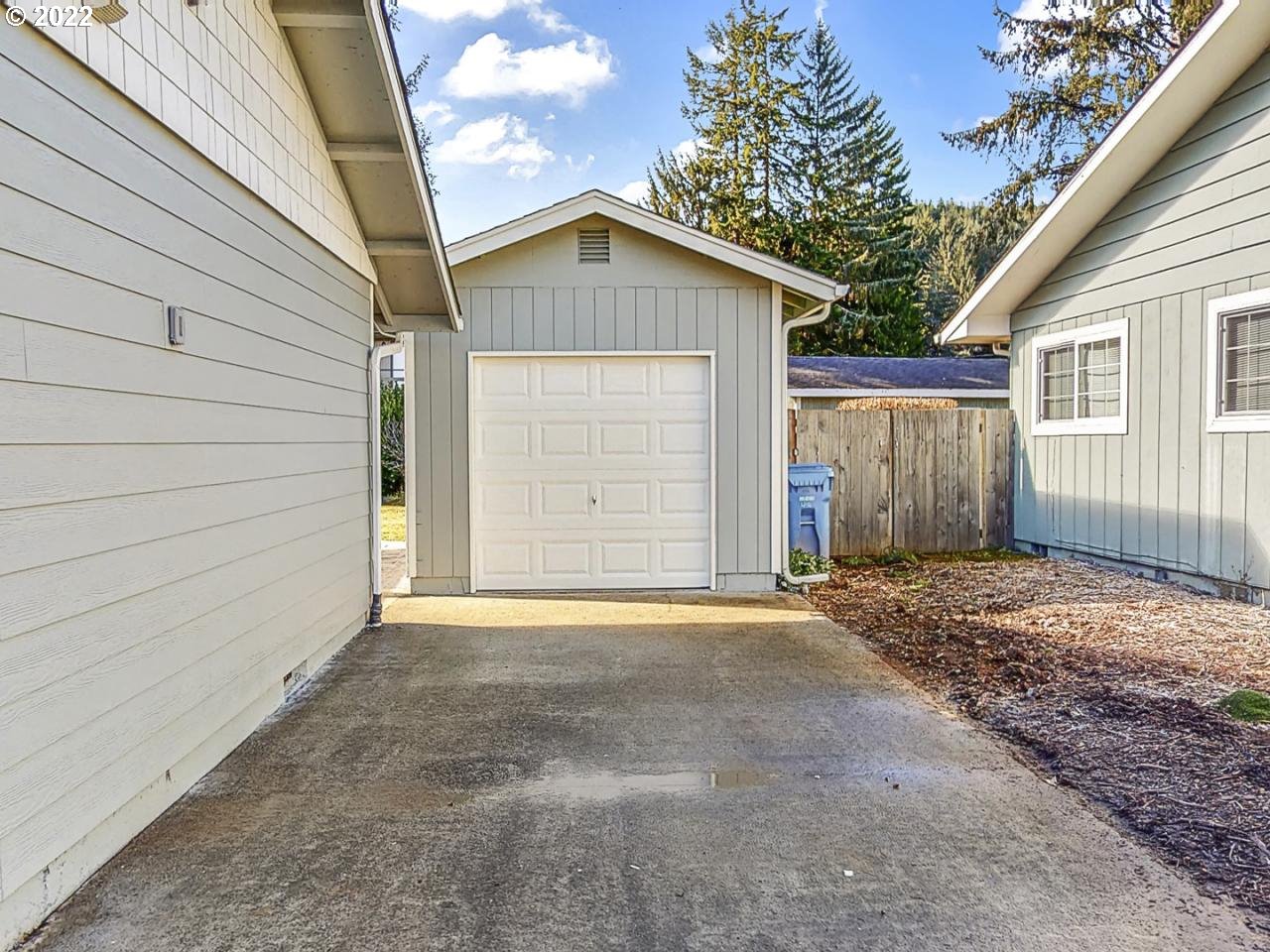 446 Regents Place Reedsport, OR 97467 - Photo 5 of 30 Gallery Image 5