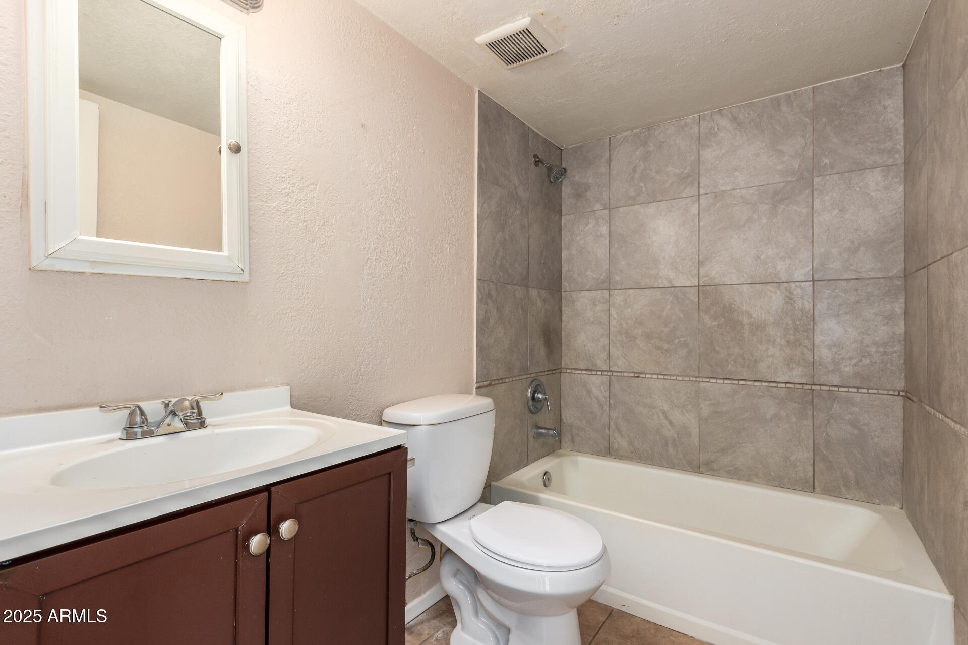 4625 West Thomas Road, Unit 43 Phoenix, AZ 85031 - Photo 18 of 26 a bathroom with a sink a toilet and bathtub