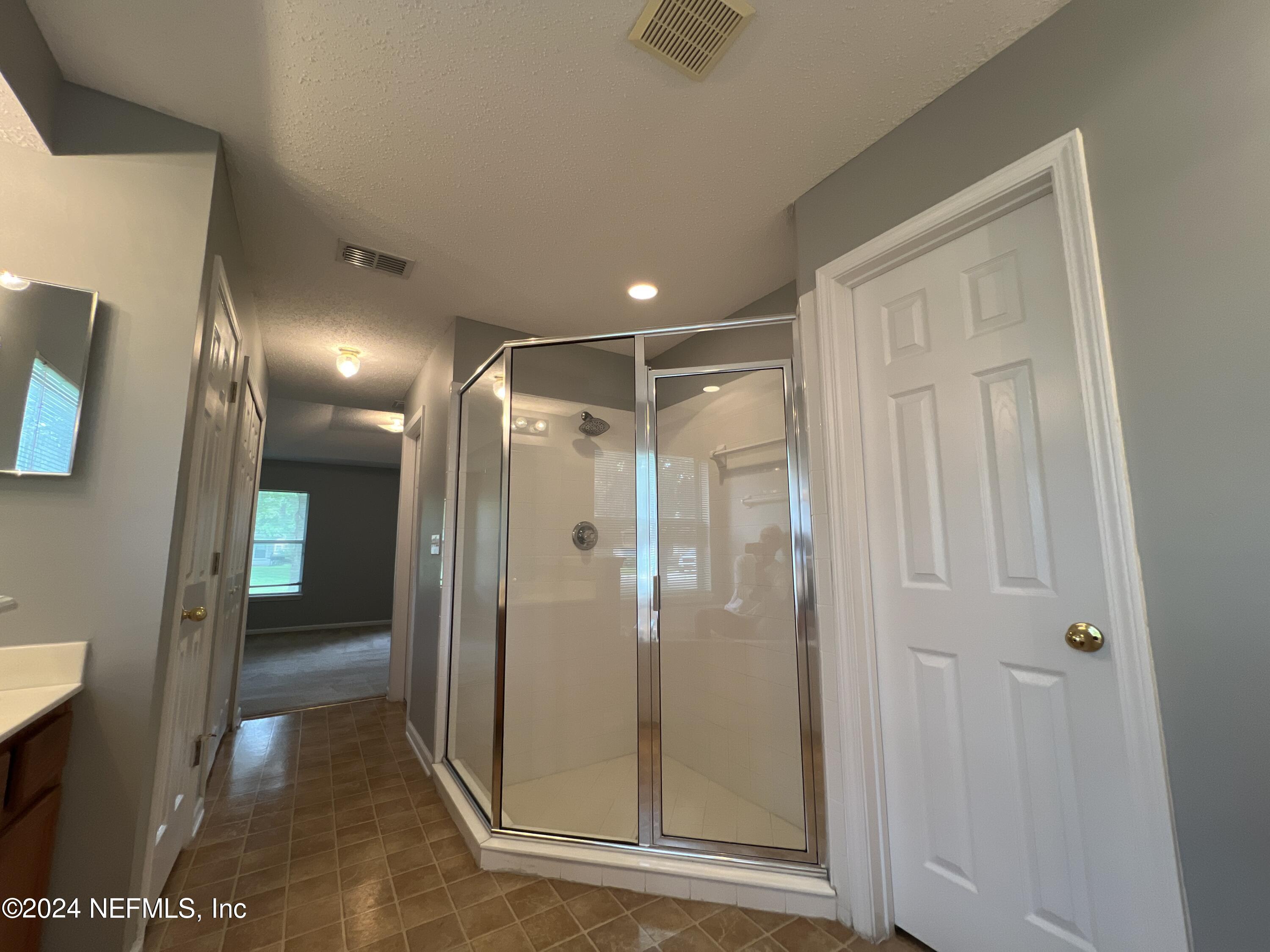1402 Samantha Circle East Jacksonville, FL 32218 - Photo 23 of 33 a view of a hallway