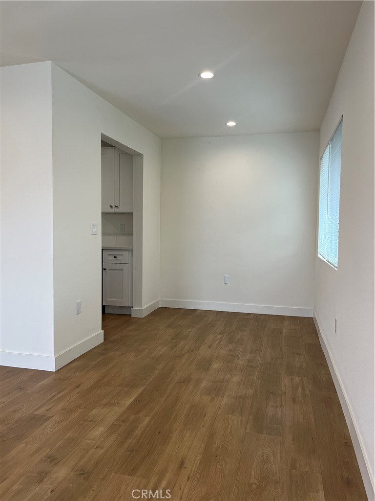 1011 East Chevy Chase Drive, Unit B Glendale, CA 91205 - Photo 3 of 11 a view of an empty room