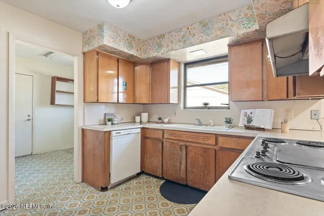 a view of an empty room with wooden floor and closet