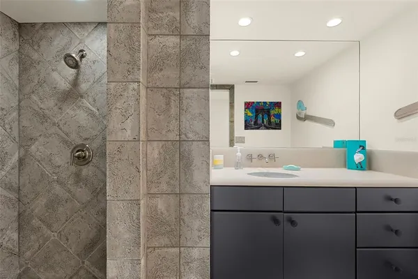 $6,500 | 1750 Benjamin Franklin Drive, Unit 8D, Sarasota, FL 34236