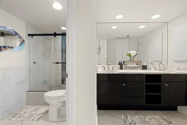 $6,500 | 1750 Benjamin Franklin Drive, Unit 8D, Sarasota, FL 34236