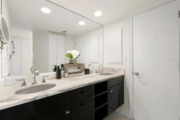 $6,500 | 1750 Benjamin Franklin Drive, Unit 8D, Sarasota, FL 34236