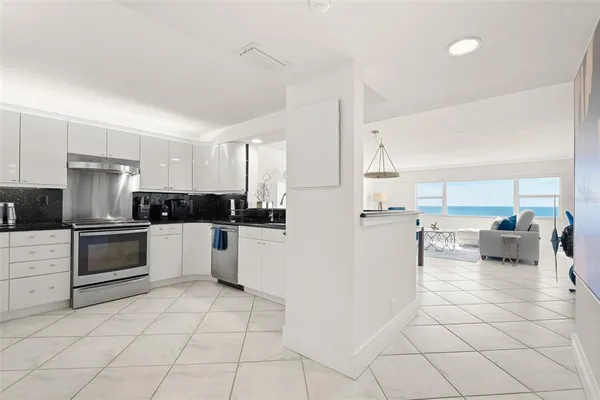 $6,500 | 1750 Benjamin Franklin Drive, Unit 8D, Sarasota, FL 34236