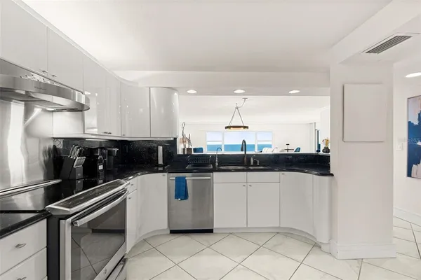 $6,500 | 1750 Benjamin Franklin Drive, Unit 8D, Sarasota, FL 34236