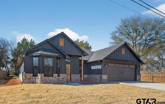an empty room with wooden floor and a ceiling fan