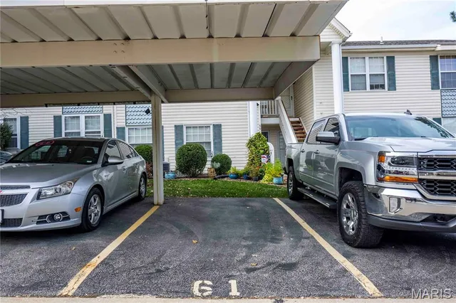 $129,900 | 61 Sugar Ridge Court, Unit 3, St. Peters, MO 63376