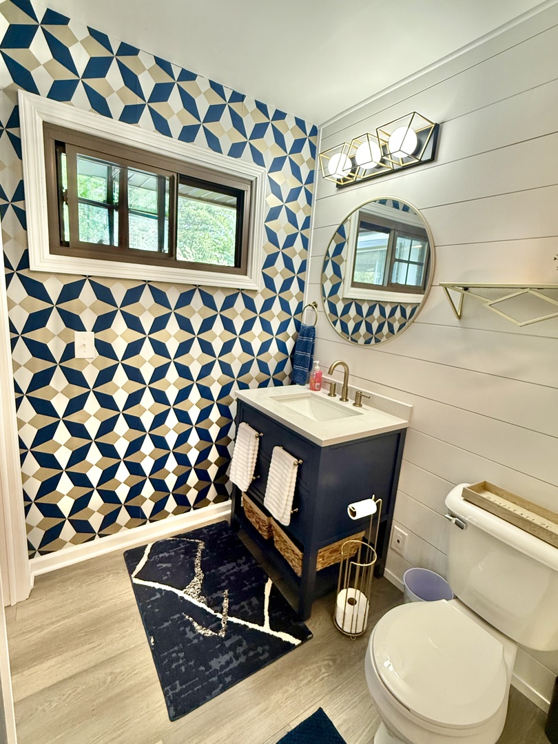 480 West Kennedy Road Braidwood, IL 60408 - Photo 19 of 25 a bathroom with a toilet a sink and a window