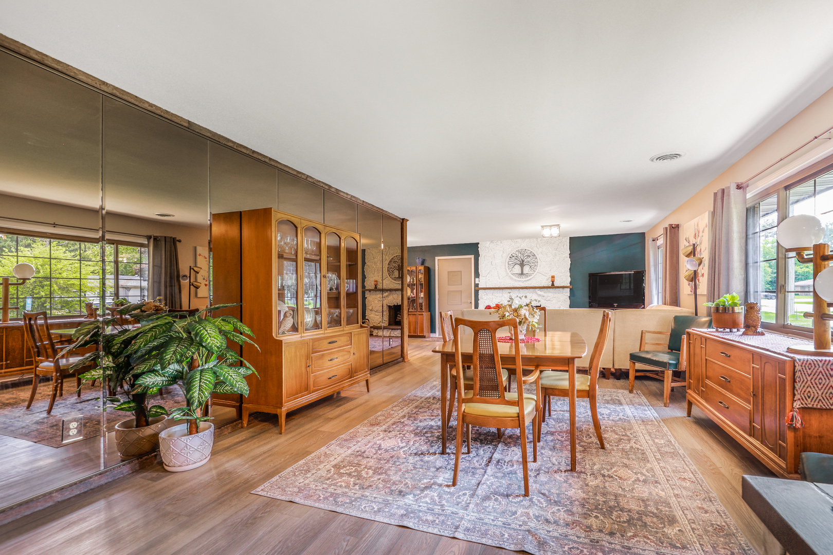 480 West Kennedy Road Braidwood, IL 60408 - Photo 8 of 25 a view of a dining room with furniture window and wooden floor