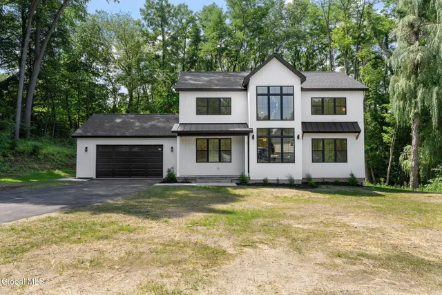 $675,000 | 1 Aspen Circle, Albany, NY 12208