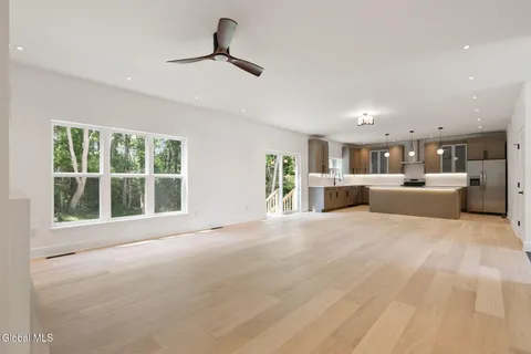 $675,000 | 1 Aspen Circle, Albany, NY 12208