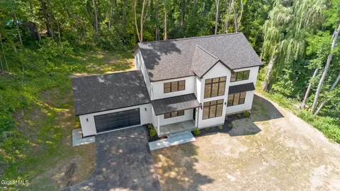 $675,000 | 1 Aspen Circle, Albany, NY 12208